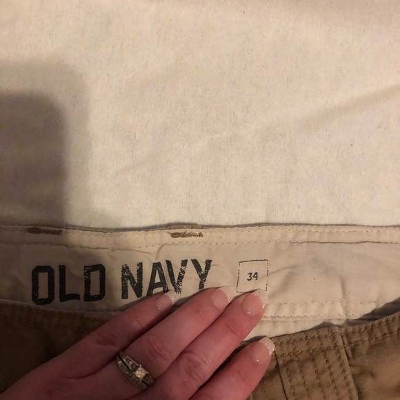 Old navy cargo short - Picture 2 of 2